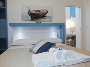 Postel nebo postele na pokoji v ubytování AlbaChiara B&B