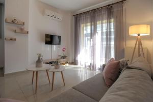 A seating area at Zen & Geo's HOME