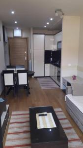Cucina o angolo cottura di Apartman Dragisic Kalman J15,D8