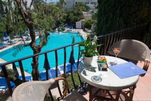 Bazén v ubytování Hotel Floridiana Terme nebo v jeho okolí