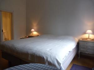 Uma cama ou camas num quarto em B&B Sparrow's Nest