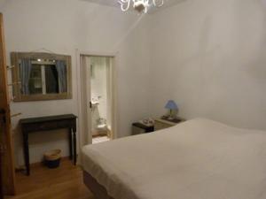 Uma cama ou camas num quarto em B&B Sparrow's Nest