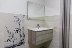 a bathroom with a sink and a mirror at Casalina Garden 2 blocks to Palm Beach & Kitesurfing school in Palm-Eagle Beach