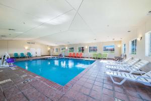 Bazén v ubytování Motel 6-Decatur, TX nebo v jeho okolí