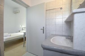 a bathroom with a sink and a bath tub at Elma Studio in Mikri Vigla