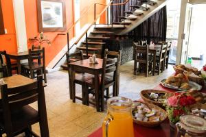 a restaurant with a table with food on it at Casi Guemes Hotel in Cordoba