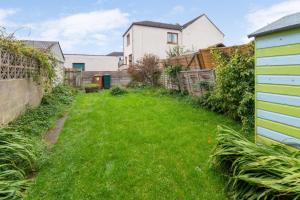 a yard with green grass and a fence at Grampian Serviced Apartments - Park View in Elgin