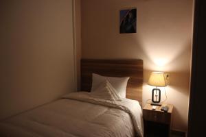 Rúm í herbergi á Farida Pyramids Boutique Hotel