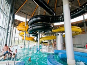 
a swimming pool with a bunch of people in it at Spa Tervise Paradiis in Pärnu

