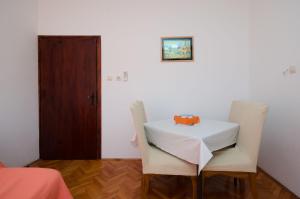 Posedenie v ubytovaní Apartments Mirjana B