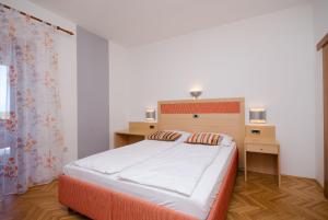 Posteľ alebo postele v izbe v ubytovaní Apartments Mirjana B