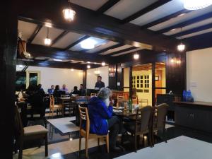 Restaurant o un lloc per menjar a Hotel Green Valley Nagarkot
