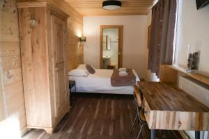 a bedroom with a bed and a table in a room at Le Dahu in Chamonix