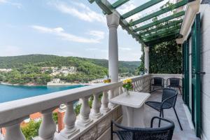 a balcony with a table and chairs and a view of the water at Apartments Darija in Pučišća +45 photos