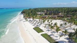 vista aerea della spiaggia presso l'eccellente resort Punta Cana di The Sands Beach Resort a Bwejuu
