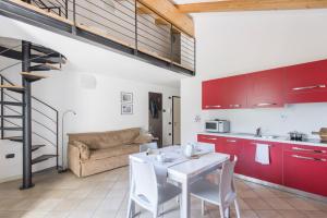Kuchyň nebo kuchyňský kout v ubytování Residence La Vigna