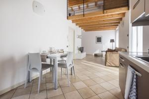 Kuchyň nebo kuchyňský kout v ubytování Residence La Vigna