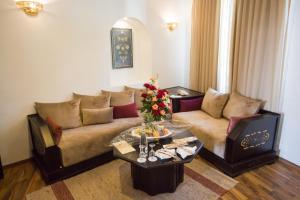A seating area at El Minzah Hotel