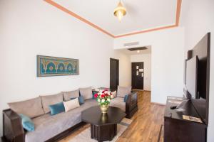 A television and/or entertainment centre at El Minzah Hotel