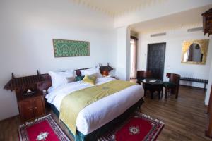A bed or beds in a room at El Minzah Hotel