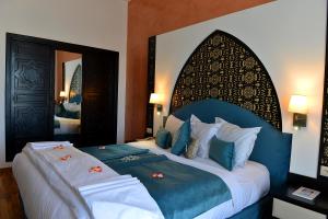 A bed or beds in a room at El Minzah Hotel