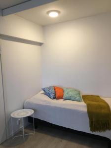Postel nebo postele na pokoji v ubytování Yksiö Järvimaisemalla