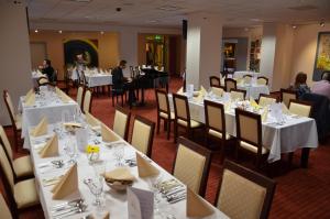 A restaurant or other place to eat at Hotel CITY **** Galanta