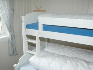 Katil dua tingkat atau katil-katil dua tingkat dalam bilik di Three-Bedroom Holiday home in Blaksæter