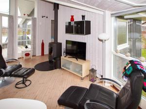 Gallery image of Three-Bedroom Holiday home in Hemmet 75 in Falen