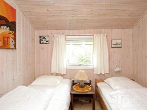 En eller flere senge i et værelse på Two-Bedroom Holiday home in Skibby 1