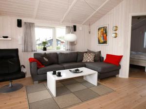 een woonkamer met een bank en een tafel bij 6 person holiday home in Hadsund in Øster Hurup