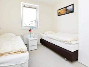 מיטה או מיטות בחדר ב-Two-Bedroom Holiday home in Großenbrode 12