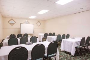 Imagen de la galería de Ramada by Wyndham & Suites Warner Robins, en Warner Robins