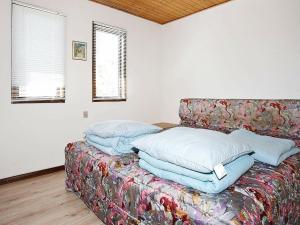 En eller flere senge i et værelse på 6 person holiday home in Thisted