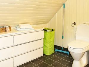 Vonios kambarys apgyvendinimo įstaigoje Holiday Home Litlevågen