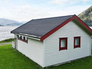 Seljeにある5 person holiday home in Seljeの白い建物
