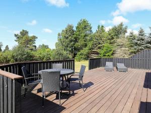 Balkón nebo terasa v ubytování 9 person holiday home in Jerup-By Traum