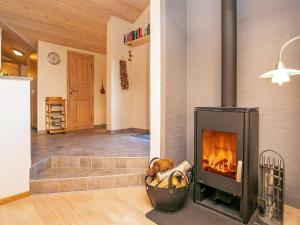 una sala de estar con chimenea y escalera en 6 person holiday home in Ringk bing, en Ringkøbing
