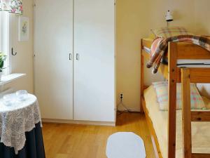 Ένα ή περισσότερα κρεβάτια σε δωμάτιο στο 4 person holiday home in Tvååker
