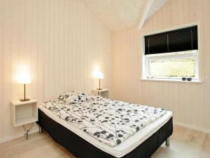 Postel nebo postele na pokoji v ubytování 8 person holiday home in Roslev-By Traum