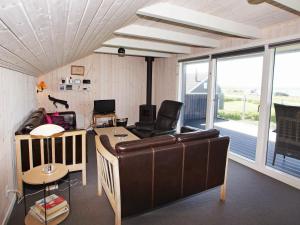 Gallery image of Three-Bedroom Holiday home in Hemmet 89 in Falen