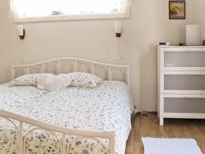 Postel nebo postele na pokoji v ubytování Three-Bedroom Holiday home in Stege 13