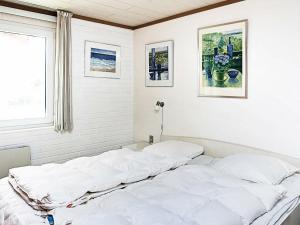 En eller flere senge i et værelse på Three-Bedroom Holiday home in Løkken 65