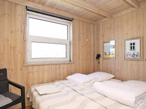 Postel nebo postele na pokoji v ubytování Five-Bedroom Holiday home in Hjørring 2