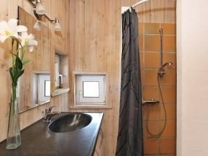Fotografie z fotogalerie ubytování Five-Bedroom Holiday home in Hjørring 2 v destinaci Lonstrup
