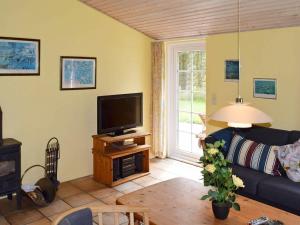 Gallery image of 6 person holiday home in Ulfborg in Øby