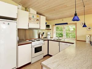 een keuken met witte apparatuur en een aanrecht bij 6 person holiday home in Hemmet in Hemmet