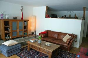 a living room with a couch and a coffee table at B&B Le Tapis Rouge in Vielsalm