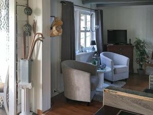 Posezení v ubytování 6 person holiday home in Bjarkøy