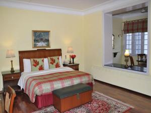 Voodi või voodid majutusasutuse The LaLit Grand Palace Srinagar toas